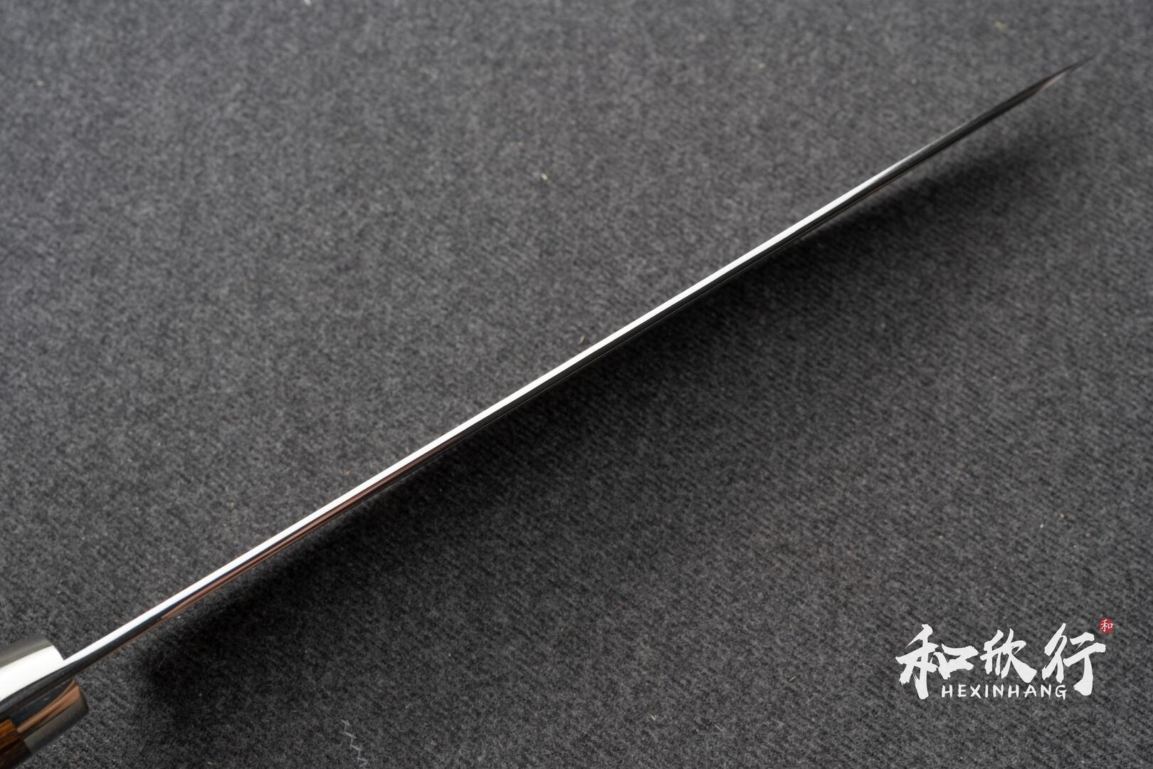 佐治作Takeshi Saji｜粉末鋼R2 黑染大馬士革牛刀210mm｜沙漠鐵木柄・附